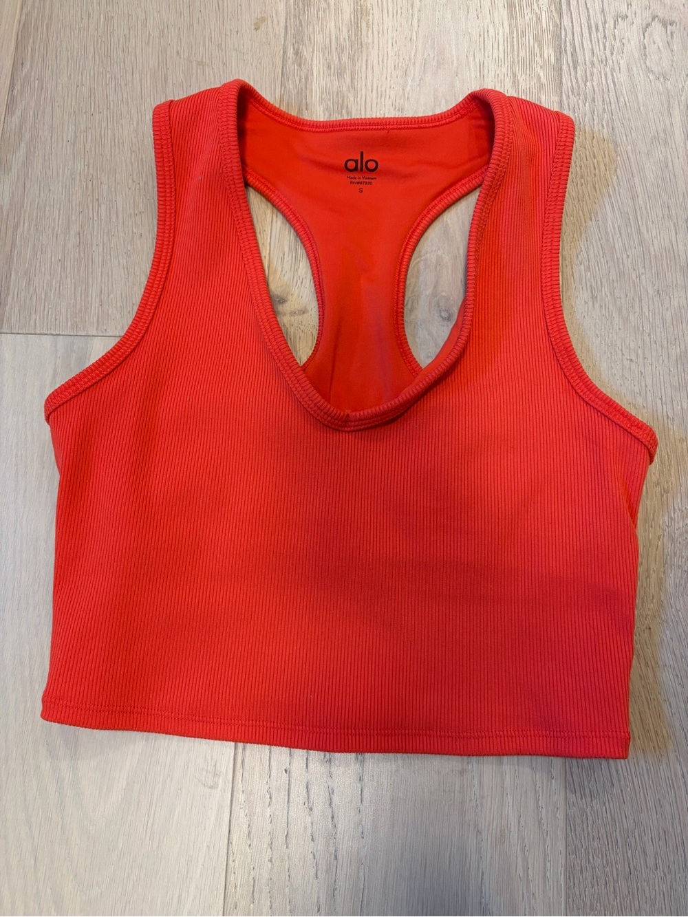 ALO Yoga Ribbed Scoop Crop Tank RED - Picture 4 of 4